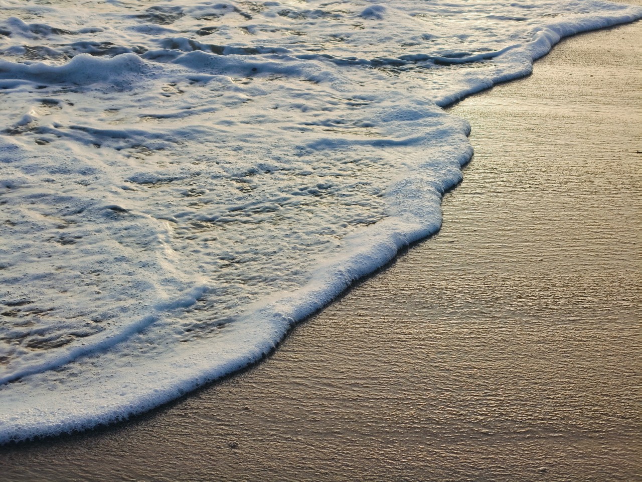 At the edges. Free Seascapes photos