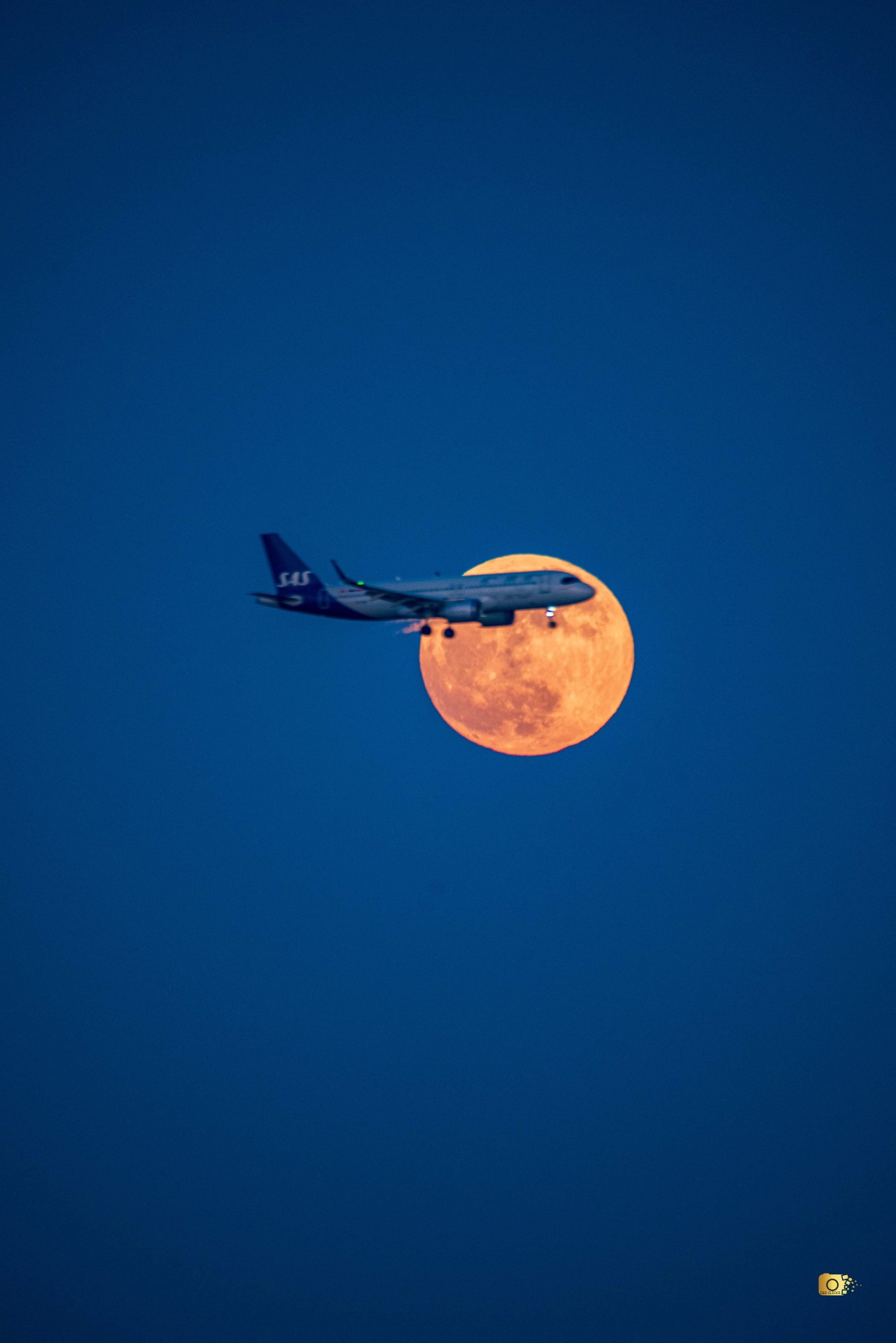 SAS and the moon. Free Skies photos
